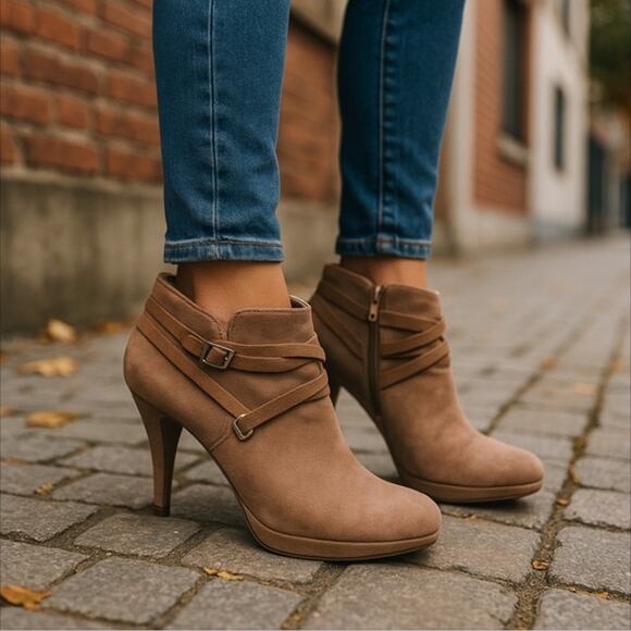 Fergalicious Chrissy Ankle Bootie Heels Size 10 - Picture 2 of 10